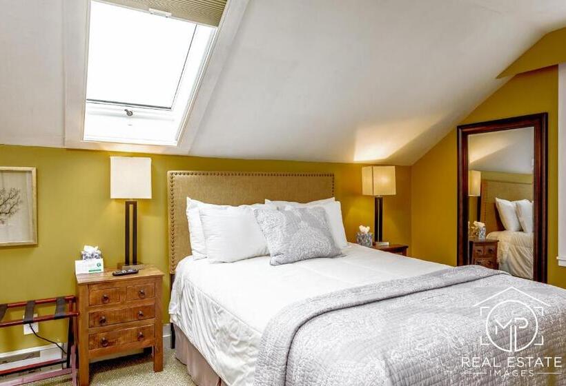 شقة غرفتين, Bouchard Restaurant & Inn