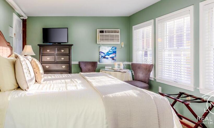 غرفة سوبيريور سرير كينج, Bouchard Restaurant & Inn