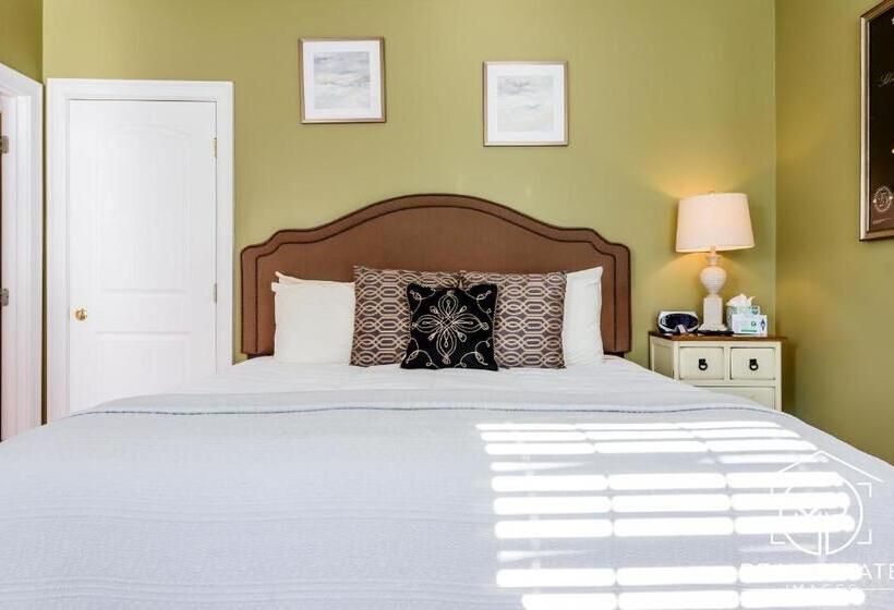 غرفة سوبيريور سرير كينج, Bouchard Restaurant & Inn