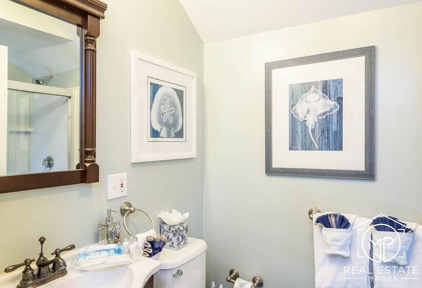 شقة غرفتين, Bouchard Restaurant & Inn