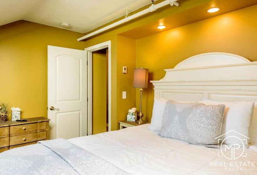 شقة غرفتين, Bouchard Restaurant & Inn