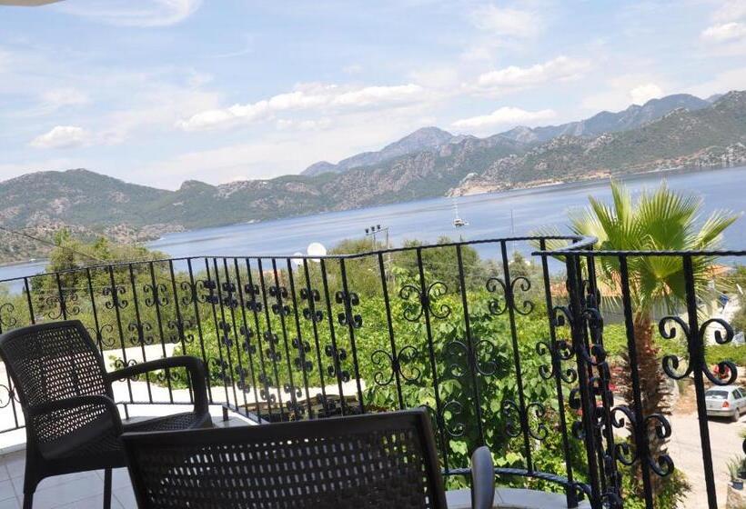 סוויטה משפחתית, Lacivert Boutique