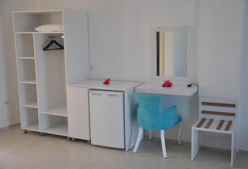 جناح عائلي, Lacivert Boutique