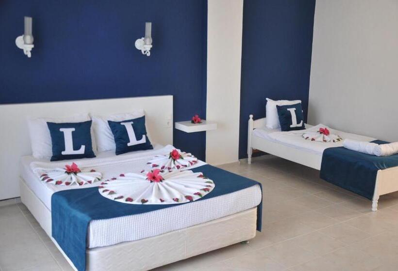 جناح عائلي, Lacivert Boutique