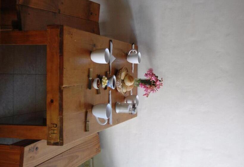 ２ベッドルームアパートメント, Ruca Hue