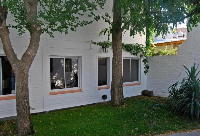 ２ベッドルームアパートメント, Ruca Hue