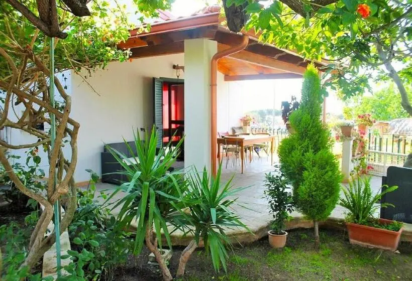 ویلای 2 خوابه, Villa Giulia