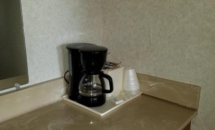 غرفة قياسية, Americas Inn Bardstown