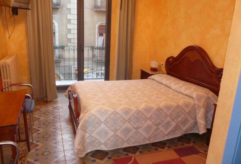 Номер Стандарт, Hostal Adarnius