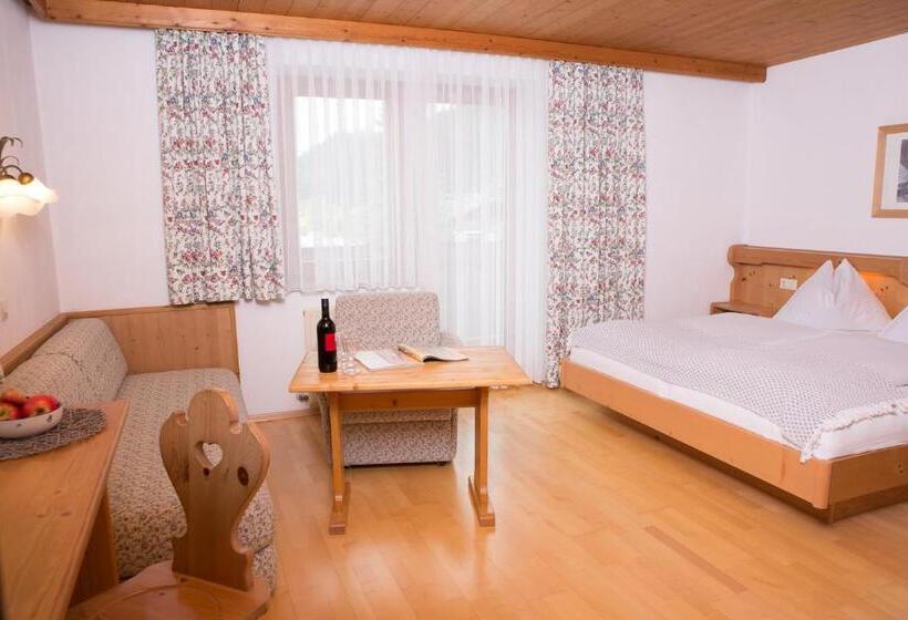 غرفة قياسية ثلاثية مزودة بشرفة, Landhaus Huber