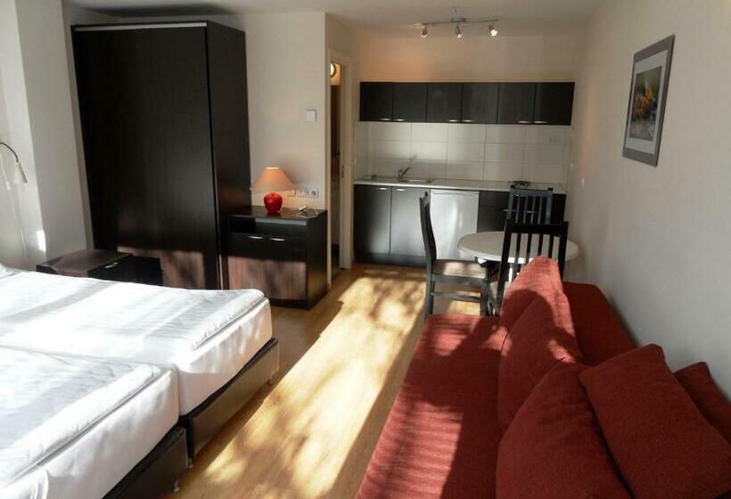 استودیوی استاندارد اینتریور, Oaza Inn