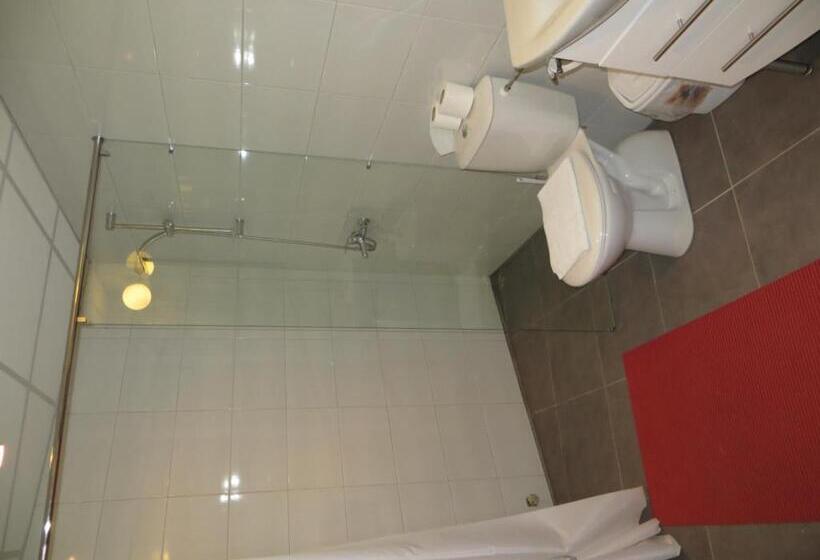 آپارتمان خانوادگی, Oaza Inn