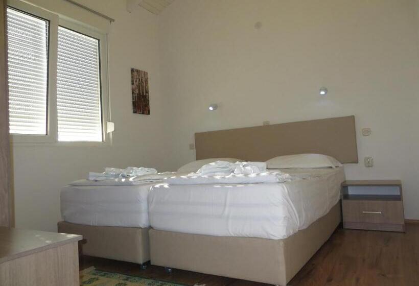 آپارتمان خانوادگی, Oaza Inn