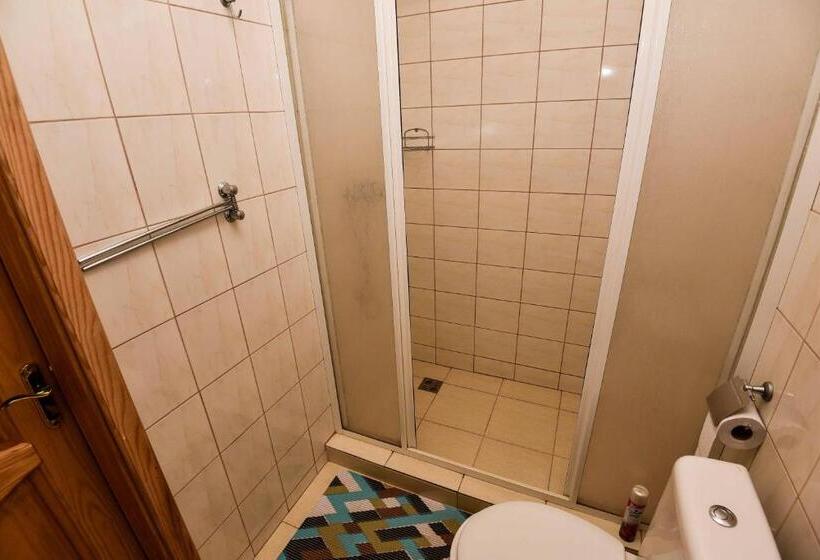 اتاق استاندارد سه نفره, Pas Bani