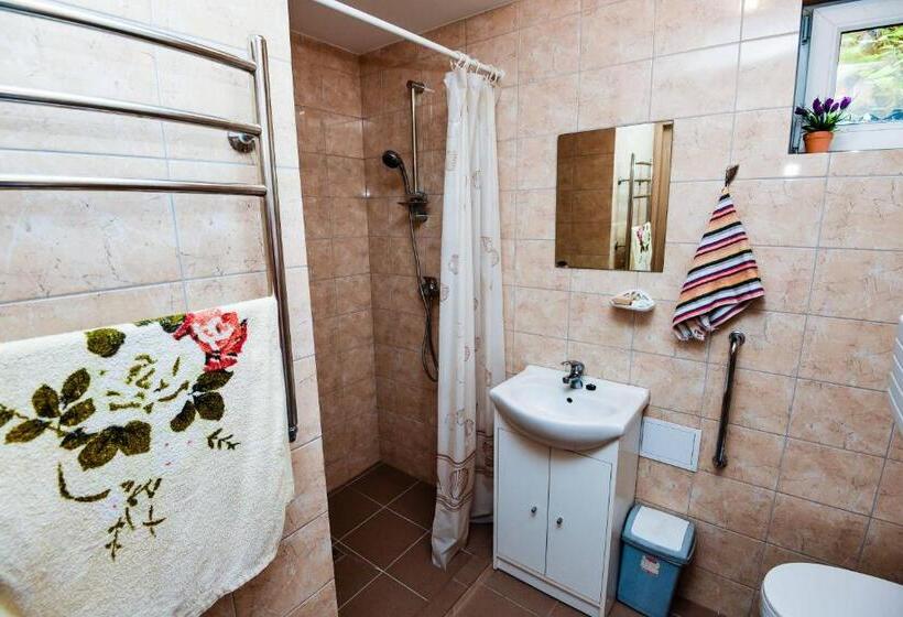 اتاق استاندارد با چشمانداز باغ, Pas Bani