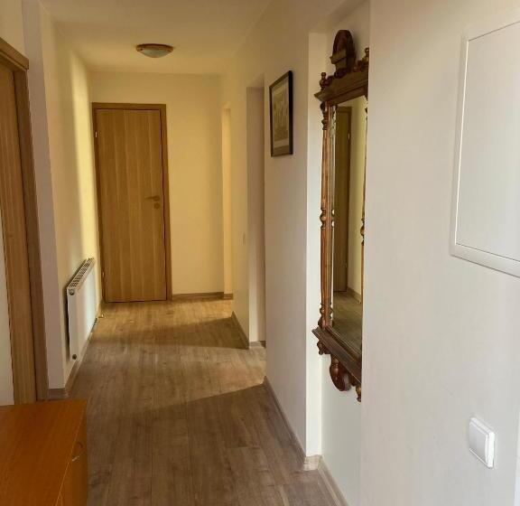 اتاق استاندارد با چشمانداز باغ, Pas Bani