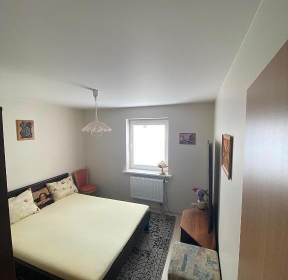 اتاق استاندارد با چشمانداز باغ, Pas Bani