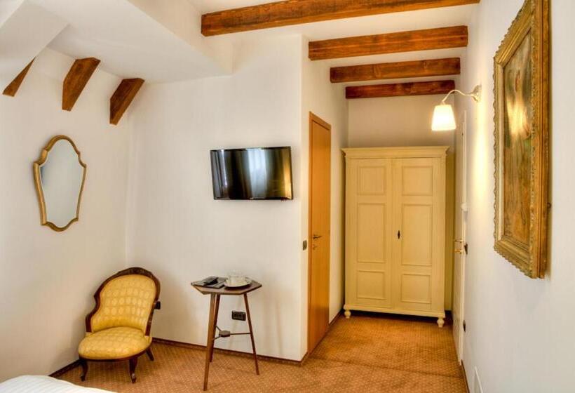 スタンダードルーム, Trattoria Al Gallo