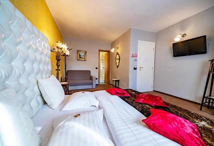 חדר משפחתי, Trattoria Al Gallo