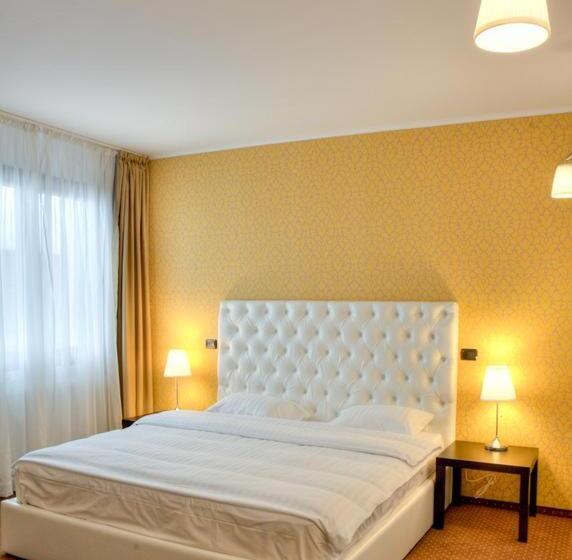 חדר משפחתי, Trattoria Al Gallo