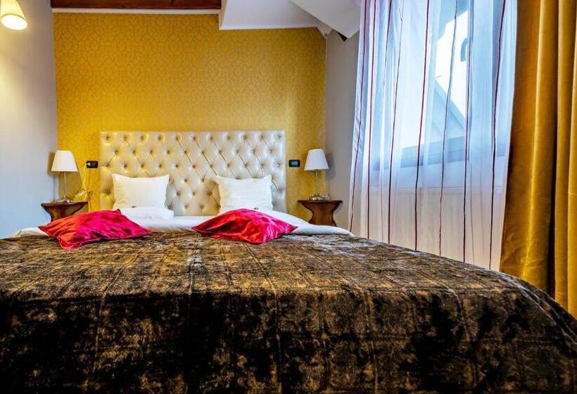 غرفة عائلية, Trattoria Al Gallo