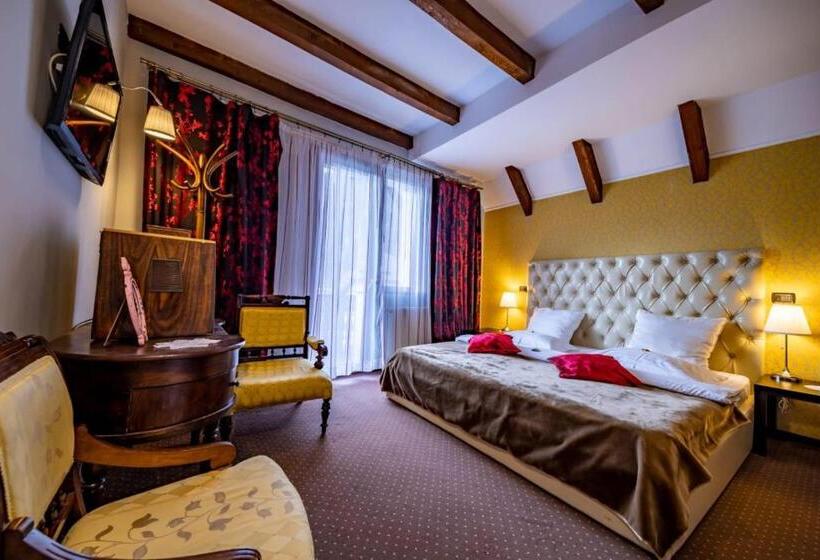 غرفة عائلية, Trattoria Al Gallo