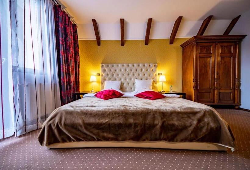 غرفة عائلية, Trattoria Al Gallo