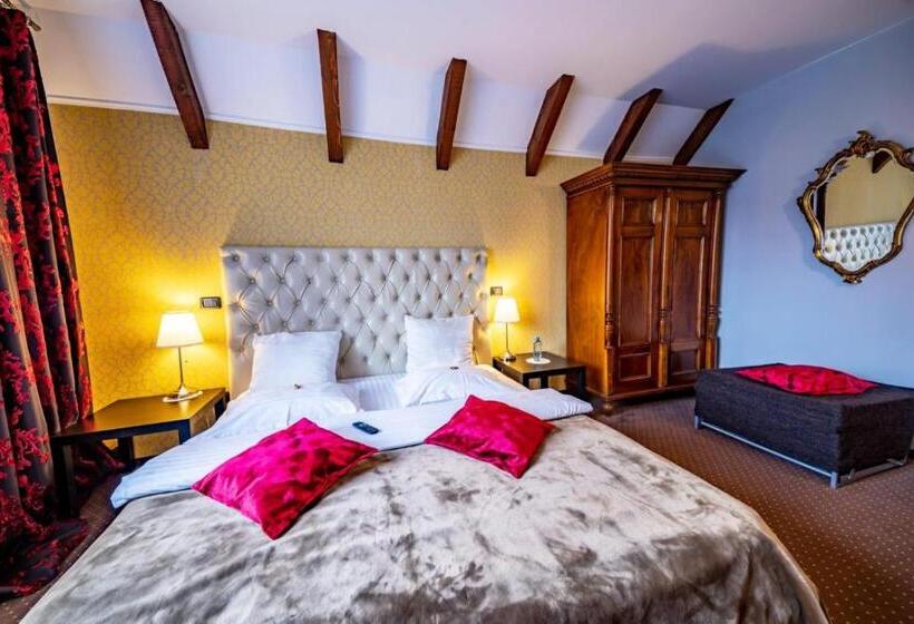 غرفة عائلية, Trattoria Al Gallo