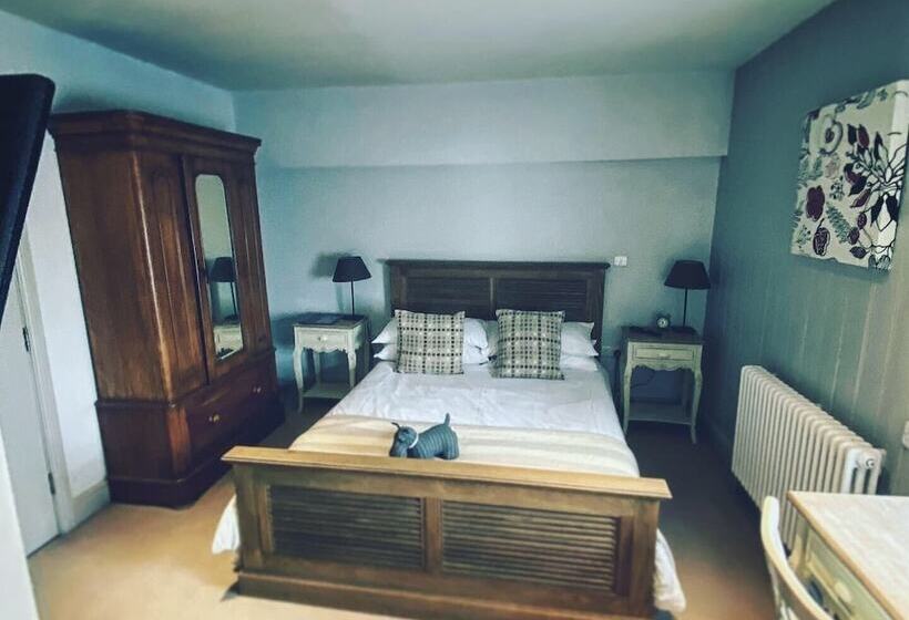 غرفة قياسية, The Fleur De Lys