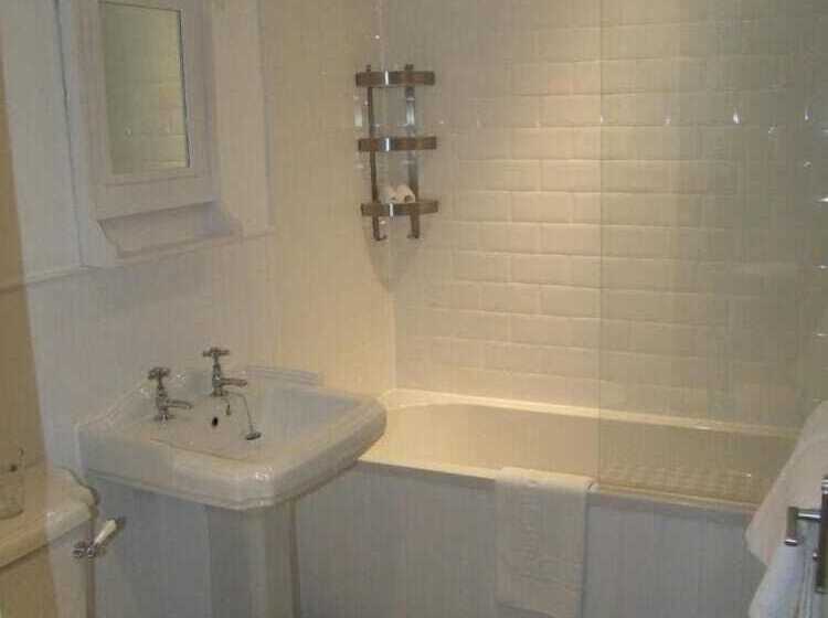 غرفة ديلوكس, The Fleur De Lys