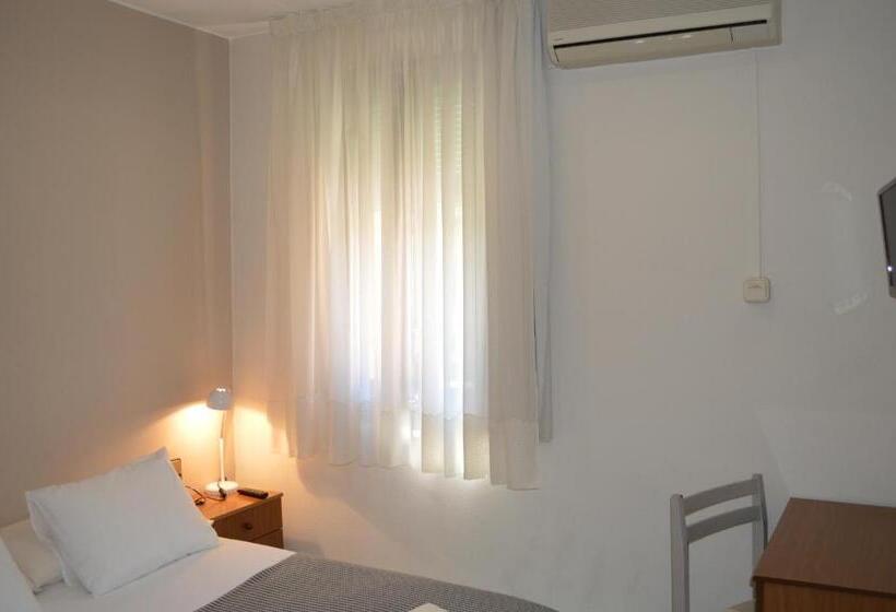 标准单人间, Fonda Ca La Paula