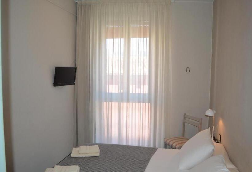 标准单人间, Fonda Ca La Paula