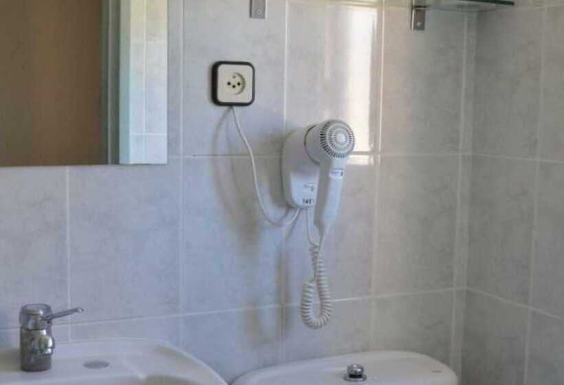 标准三人间, Fonda Ca La Paula