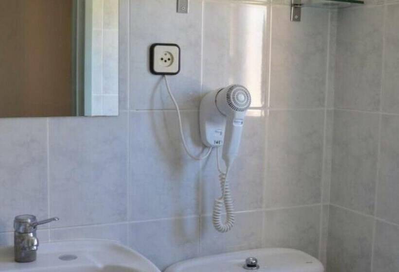 标准三人间, Fonda Ca La Paula