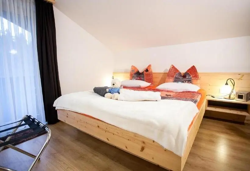 Huoneisto 2 Makuuhuonetta, Gästehaus Waldrand Garni