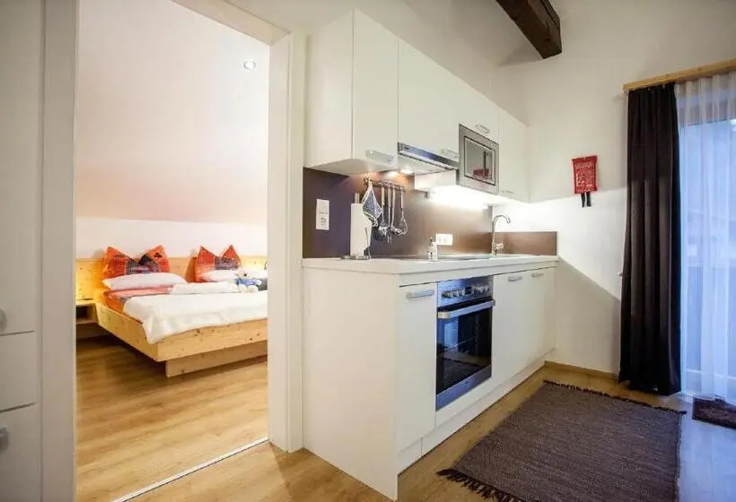 Huoneisto 2 Makuuhuonetta, Gästehaus Waldrand Garni