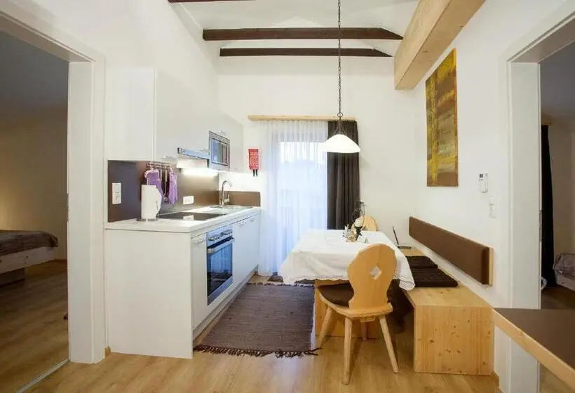 Huoneisto 2 Makuuhuonetta, Gästehaus Waldrand Garni