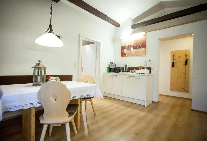 Huoneisto 2 Makuuhuonetta, Gästehaus Waldrand Garni
