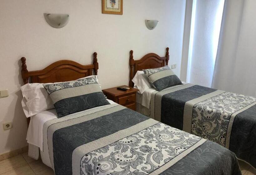 标准间, Hostal 82