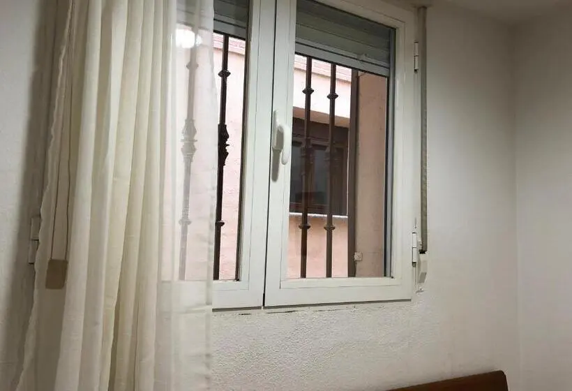 スタンダードインサイドビュールーム, Hostal 82