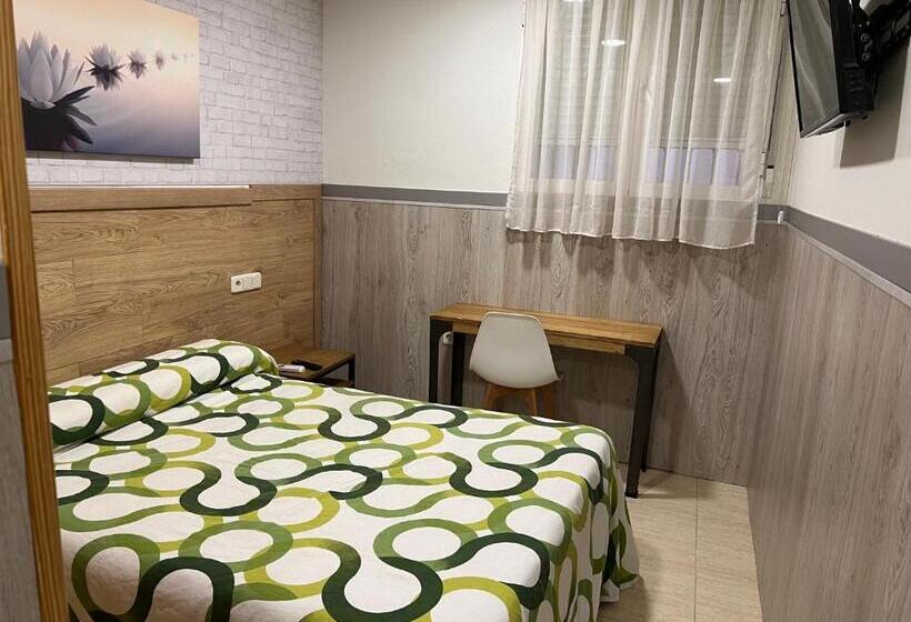 标准间内部标间, Hostal 82