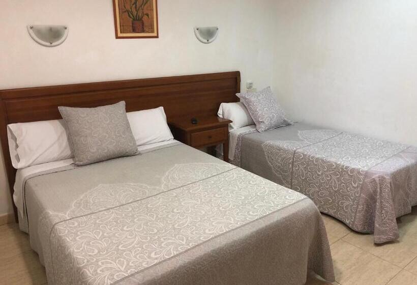 标准三人间, Hostal 82