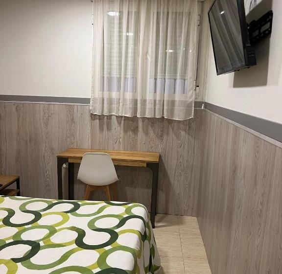 经济房, Hostal 82