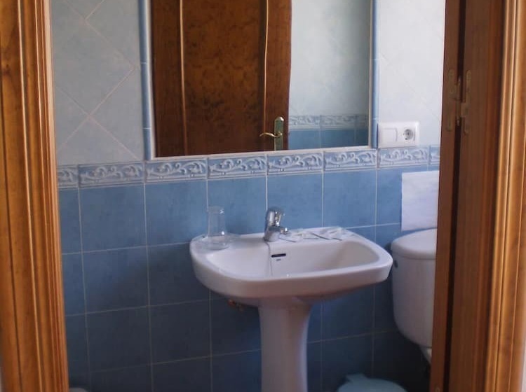 חדר סטנדרט לשלושה, Hostal El Canario