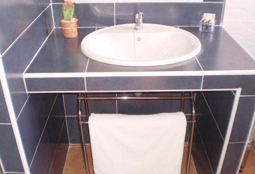 חדר סטנדרט לשלושה, Hostal El Canario