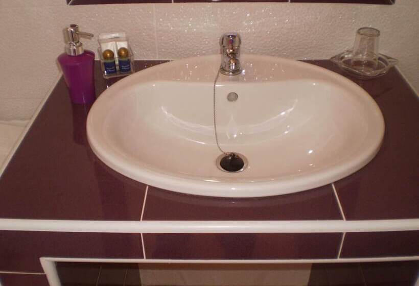 חדר סטנדרט לשלושה, Hostal El Canario