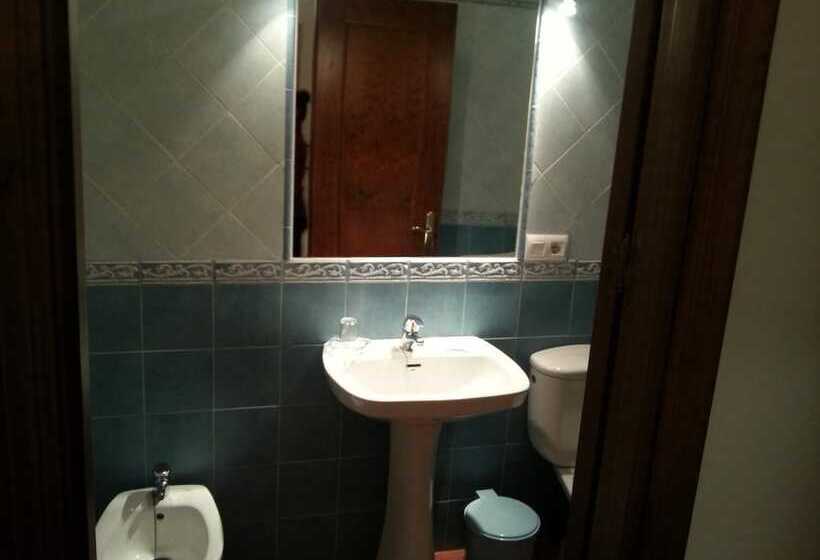 חדר סטנדרט לשלושה, Hostal El Canario