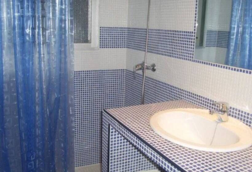 חדר סטנדרט לשלושה, Hostal El Canario