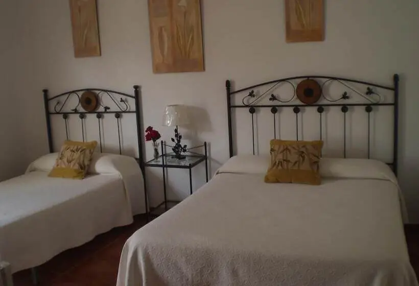 اتاق استاندارد سه نفره, Hostal El Canario