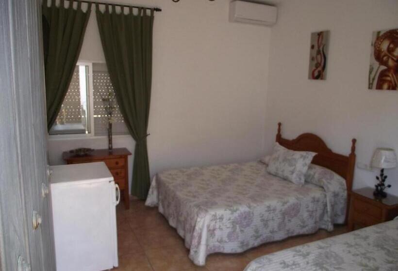 חדר סטנדרט לשלושה, Hostal El Canario